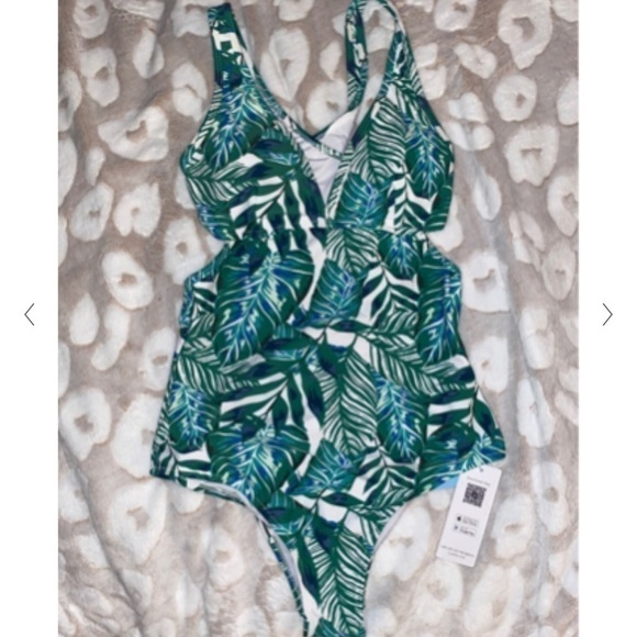 𝅺cupshe tropical leaf cut out wrap style bathingsuit NWT medium - Picture 3 of 8